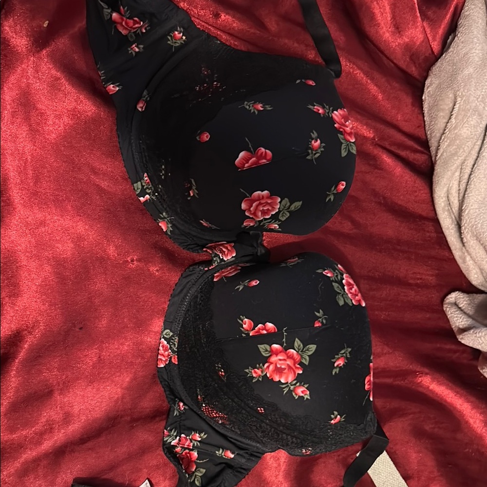 Floral Black Bra with Red Roses 32i